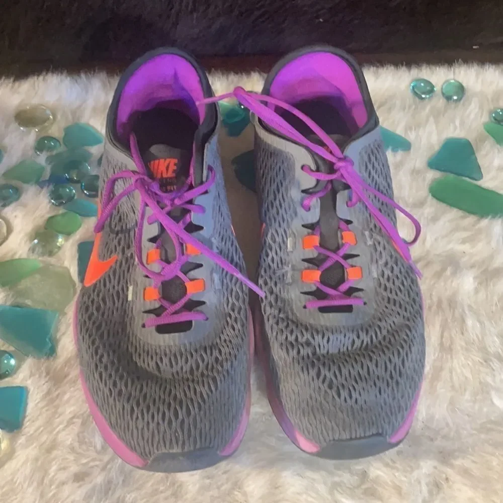 Nike shoes 8.5 (4429)